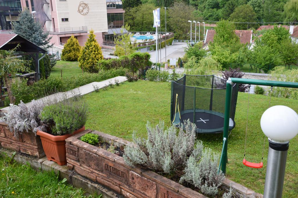 Apartments Vila Vrdnik Exterior foto